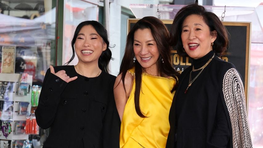 Awkwafina, Michelle Yeoh und Sandra Oh bei der Ehrung von Michelle Yeoh auf dem Hollywood Walk of Fame