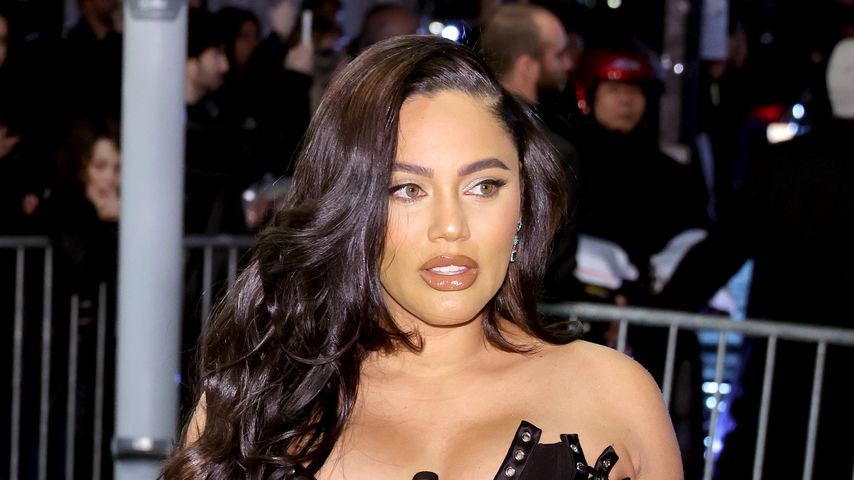 Wow! Schwangere Ayesha Curry strahlt auf dem roten Teppich
