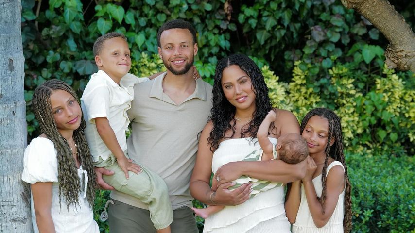 Ayesha Curry freut sich auf magische Feiertage mit vier Kids