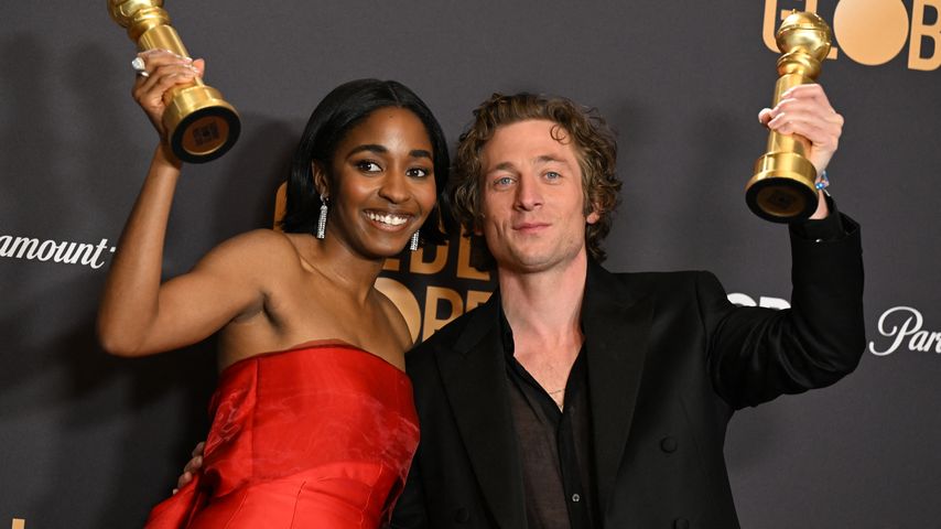 Ayo Edebiri und Jeremy Allen White mit ihren Golden Globes