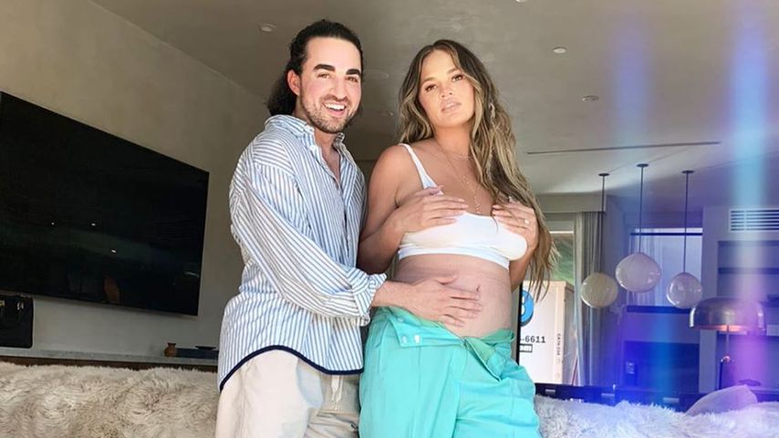 Scherzkeks: Chrissy Teigen teilt lustiges Babybauch-Update