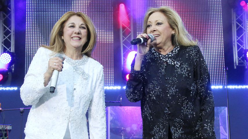 Baccara auf der Bühne bei einem Auftritt, 2015