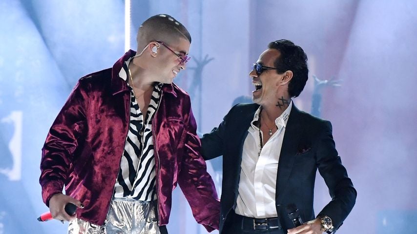 Bad Bunny und Marc Anthony auf der Bühne bei den Latin Grammy Awards 2018 in Las Vegas