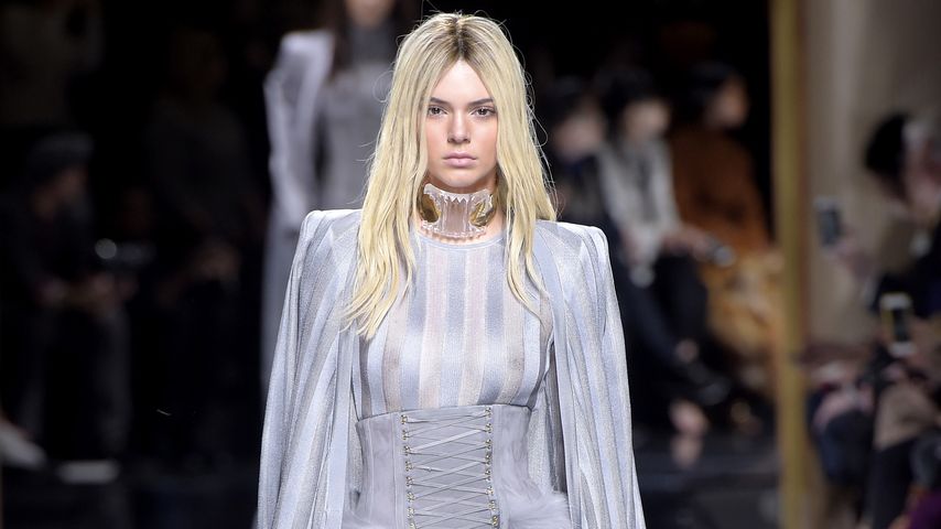 Dicker Eiterpickel am Kinn! Kendall Jenner herrlich normal