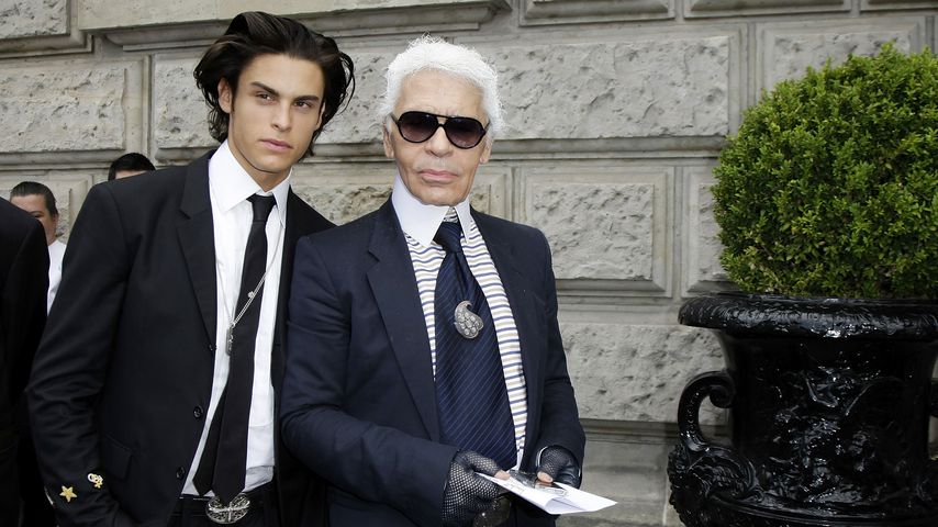 Baptiste Giabiconi und Karl Lagerfeld im Jahr 2009