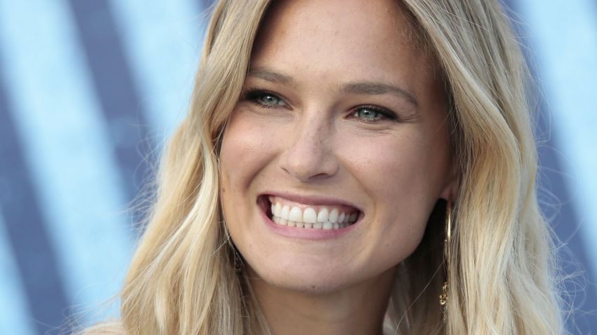 Endlich zeigt sie ihn wieder! Bar Refaeli mit Babybauch!
