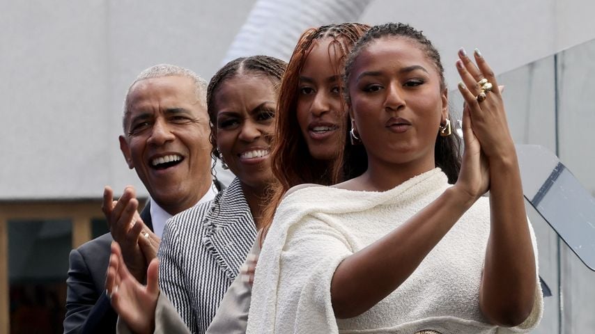 Barack Obama, Michelle Obama, Malia Obama und Sasha Obama bei der Eröffnung des Barack Obama Presidential Center in Chicago, 18. Juni 2026