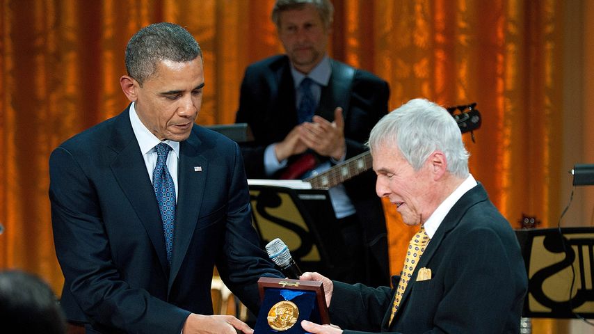 Barack Obama und Burt Bacharach im Mai 2012 in Washington, D.C.