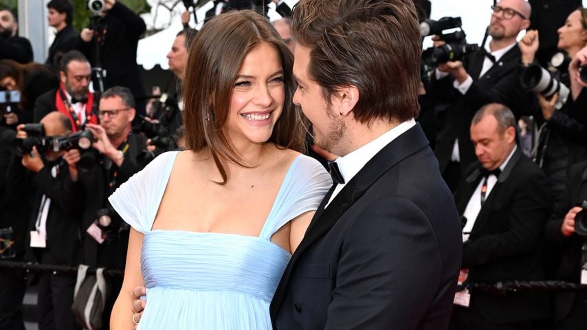 Wird es ein Junge? Schwangere Barbara Palvin strahlt in Blau