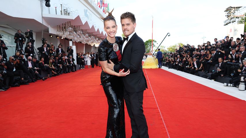 Barbara Palvin und Dylan Sprouse im August 2022