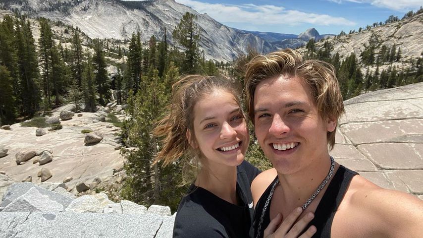 Zwei Jahre Liebe: Süßes Selfie von Dylan Sprouse und Barbara