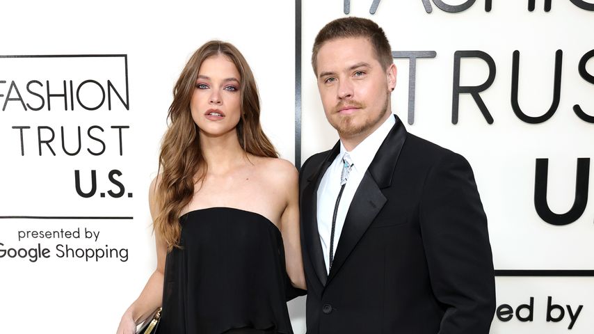 Barbara Palvin und Dylan Sprouse posieren beim Fashion Trust U.S. Award im April 2025