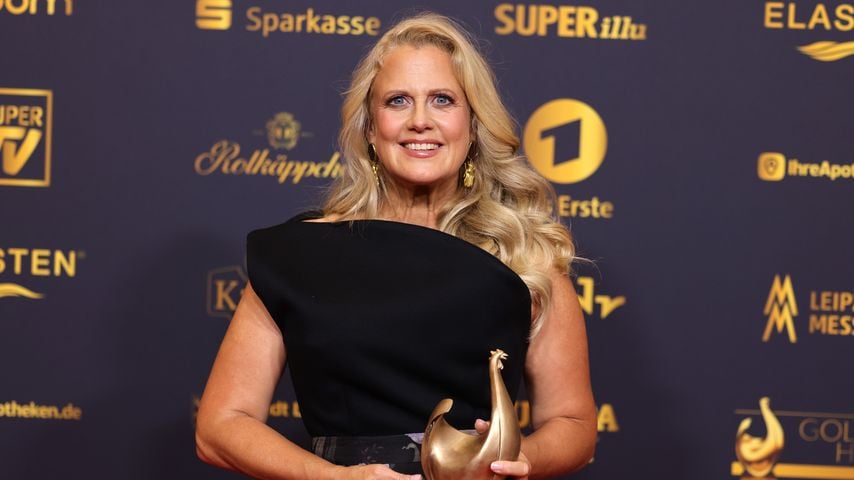 Barbara Schöneberger mit ihrer "Goldenen Henne", September 2025