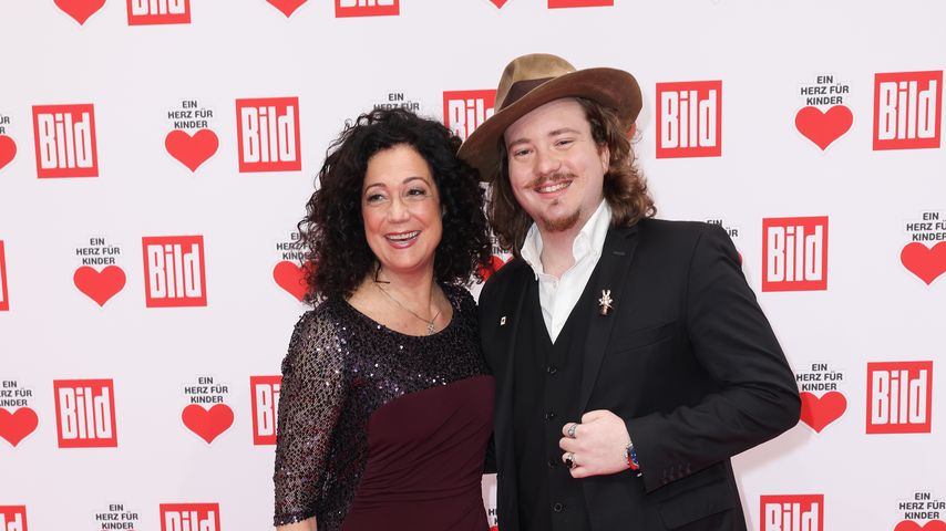 "Das Traumschiff"-Star Barbara Wussow mit Sohn auf Premiere