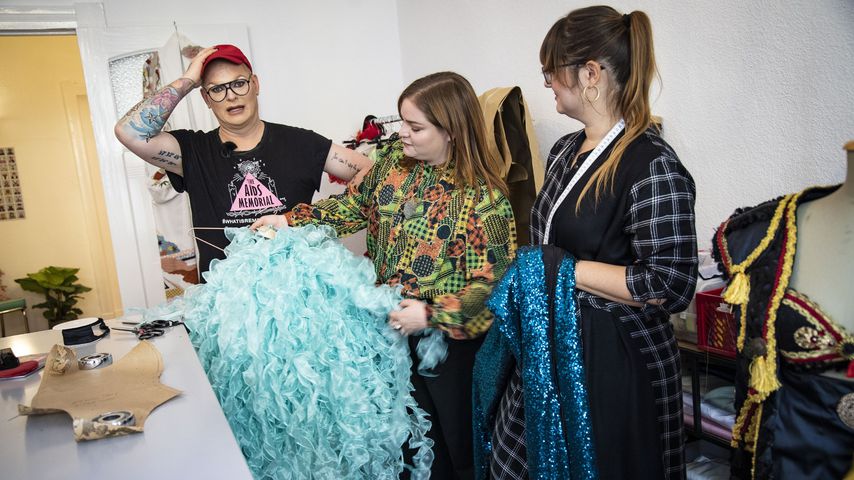 Barbie Breakout während "Shopping Queen" mit ihrer Begleitung bei der Schneiderin 2020