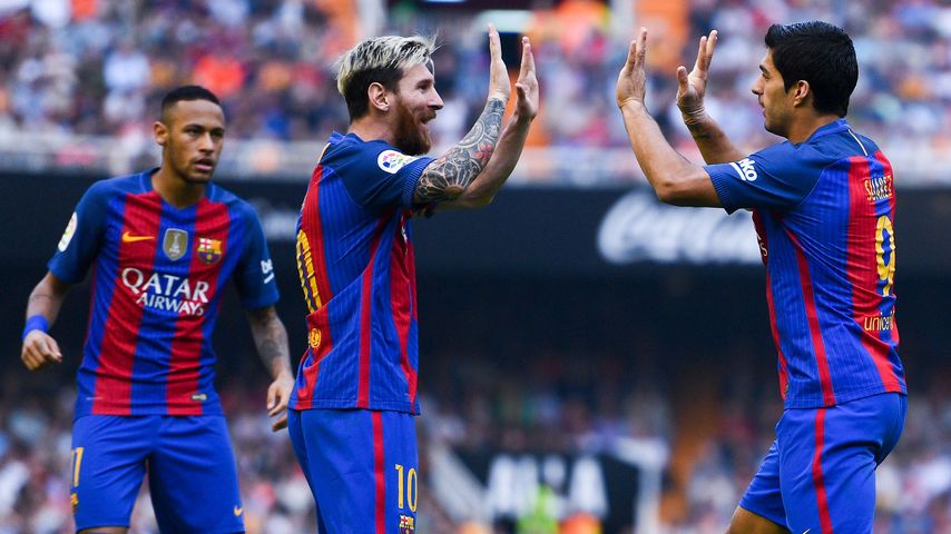 Schmerzhafter Sieg: Fan wirft Flasche auf Barca-Star Neymar