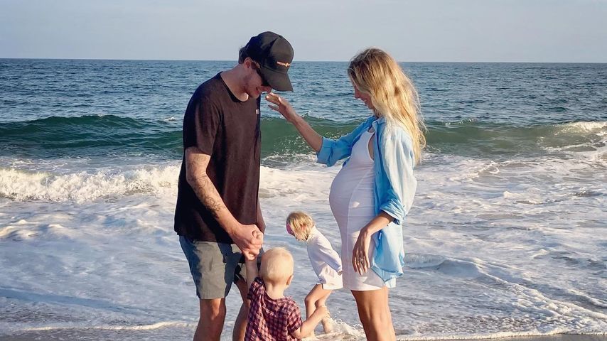 Barron und Tessa Hilton mit ihren Kindern