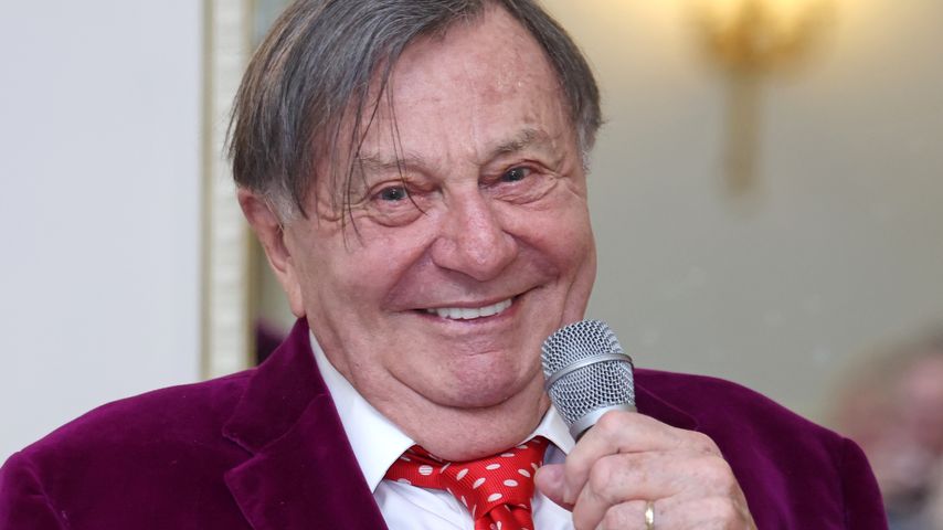 Barry Humphries, Komiker
