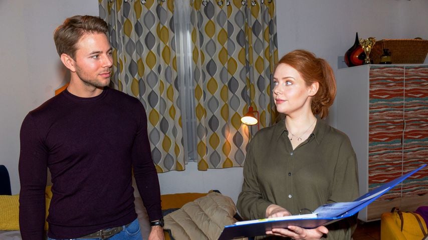 Bastian (Benjamin Münzer) und Toni (Olivia Marei) bei GZSZ