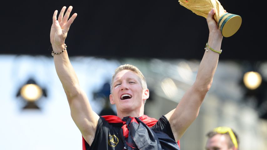Bastian Schweinsteiger mit dem WM-Pokal 2014