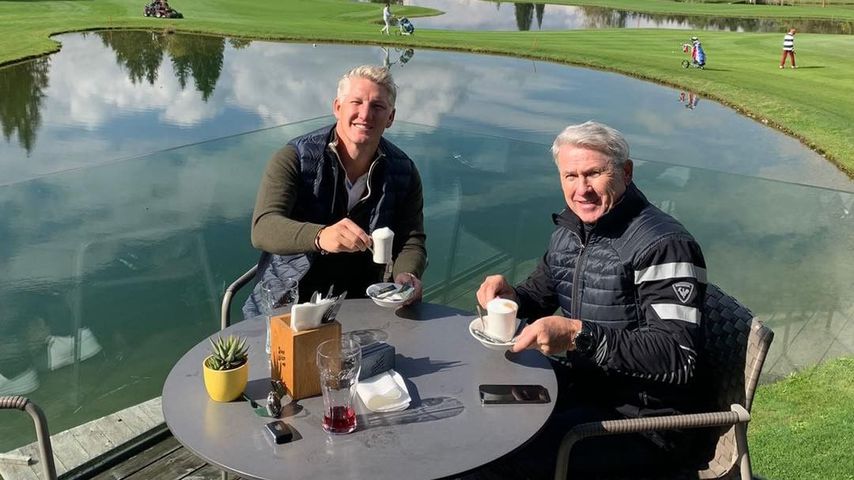 "Unschlagbares Team": Schweini mit seinem Papa beim Golfen
