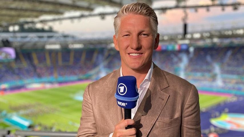 Wegen Uhr: Verliert Schweini seinen TV-Job als EM-Experte?