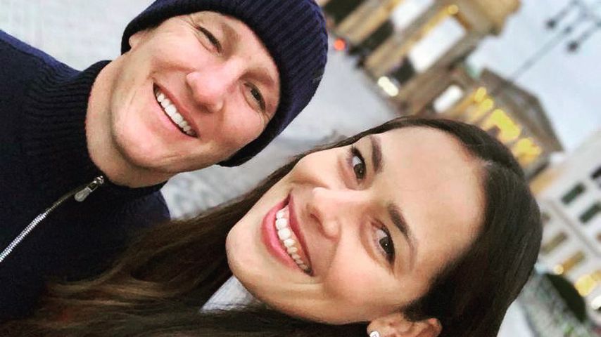 Basti Schweinsteiger und Ana posten Touri-Foto aus Berlin