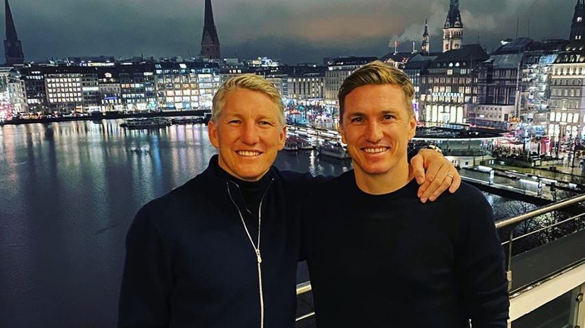 Verwechslungsgefahr: Schweini zeigt sich mit seinem Bruder