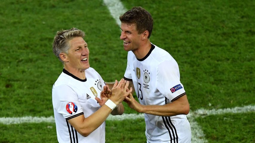 Neues Hobby: Schweini fordert Thomas Müller heraus