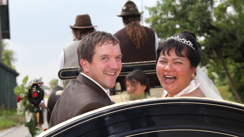 Bauer Josef und Narumol bei ihrer Hochzeit