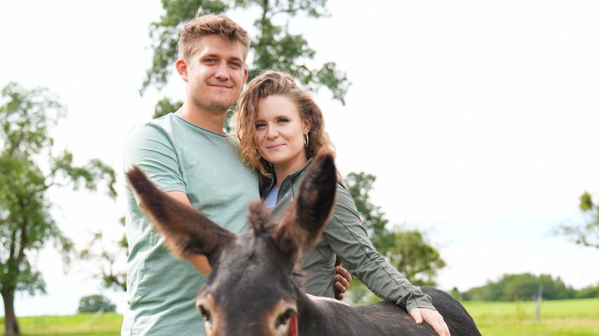 "Bauer sucht Frau"-Yannik und Michelle kuscheln im Kuhstall