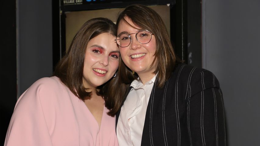 Im Sommercamp: Beanie Feldstein hat Partnerin geheiratet!