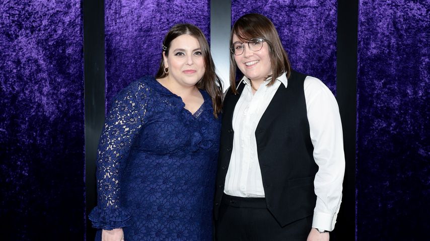 Beanie Feldstein und Bonnie Chance Roberts im April 2023