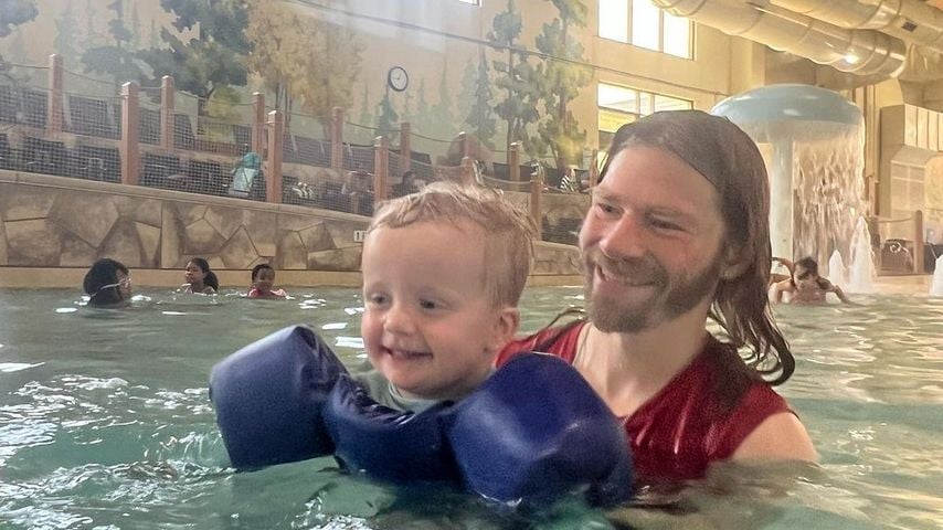 Bear Brown mit seinem Sohn River