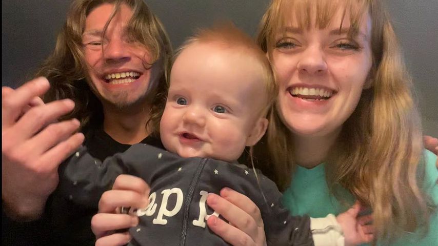 Bear Brown, Raiven Adams und ihr Sohn River im September 2020
