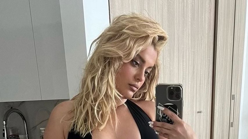Bebe Rexha im Badeanzug