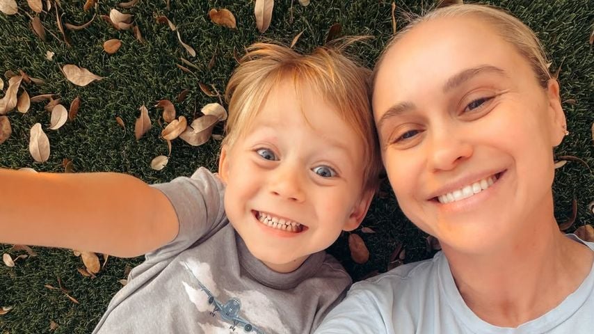 Becca Tobin mit ihrem Sohn
