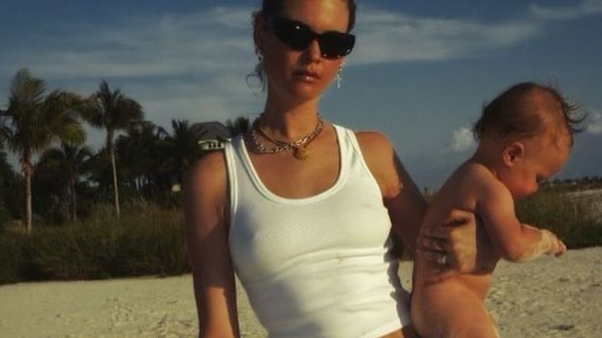 Behati Prinsloo teilt seltenes Foto von ihrem Sohnemann