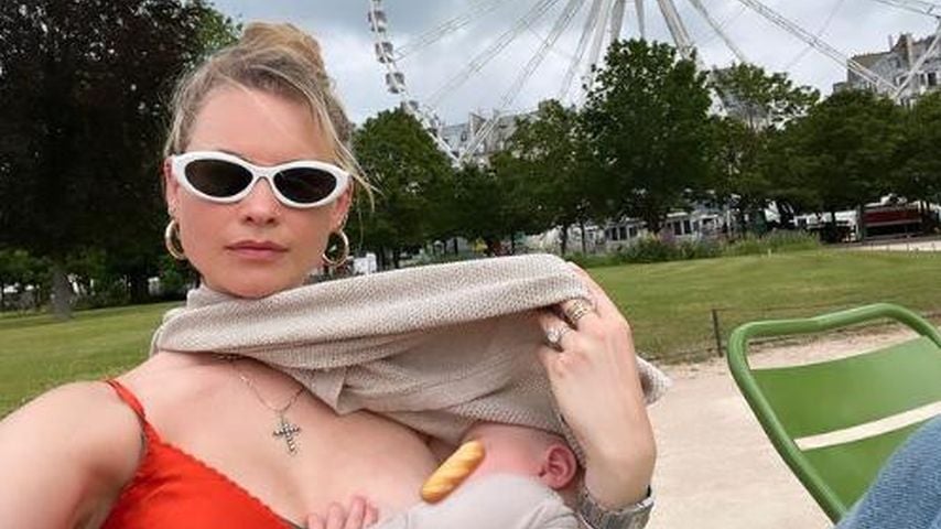 Urlaub in Paris: Behati Prinsloo stillt ihr Baby öffentlich!