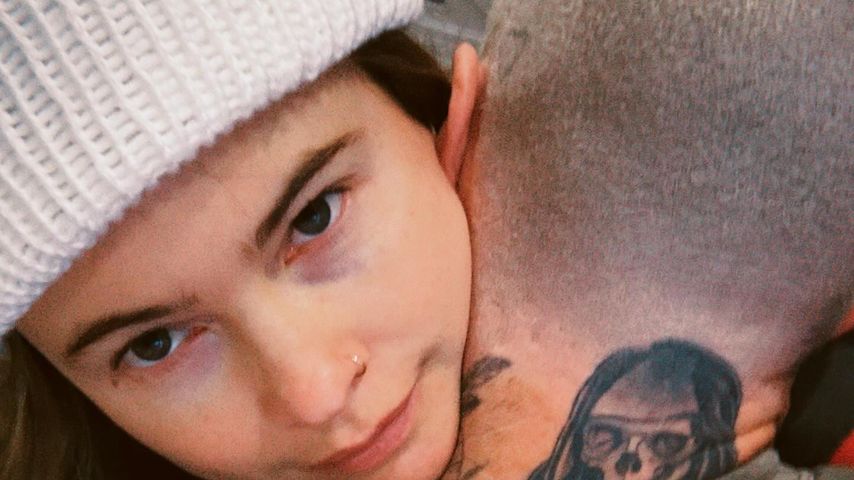 Behati Prinsloo teilt seltene Pärchenfotos mit Adam Levine