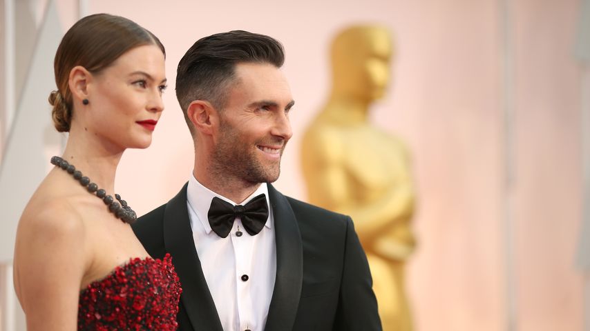 Behati Prinsloo und Adam Levine im Februar 2015 in Hollywood