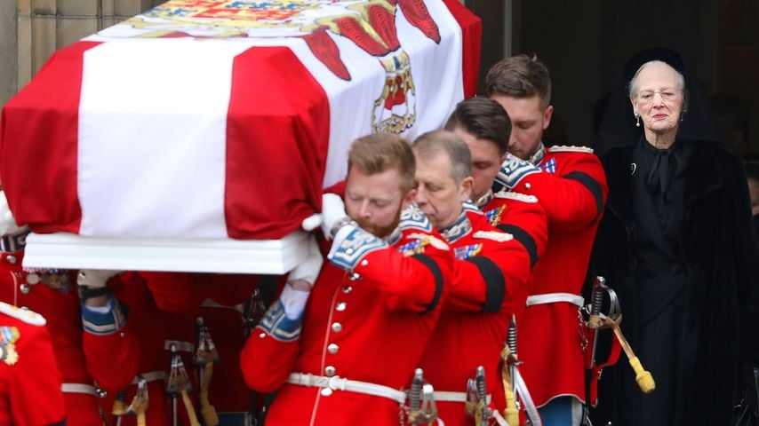 Königin Margrethe verabschiedet Prinz Henrik bei der Trauerfeier in der Christiansborg Schlosskirche in Kopenhagen