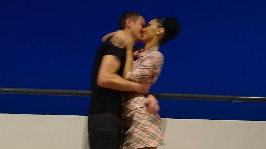 Beweisfotos: Bella Hadid und Freund knutschen wild rum!