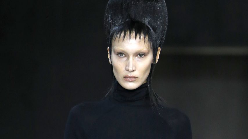Bella Hadid läuft bei der Paris Fashion-Week in im Februar 2020