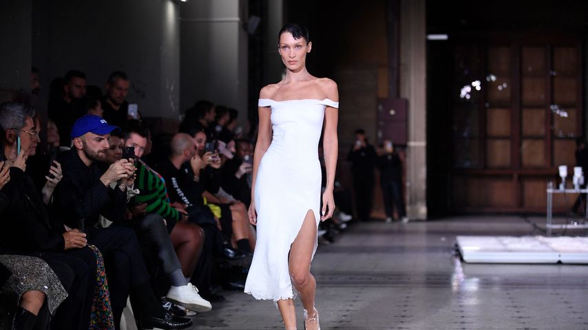 Bella Hadid bei der Paris Fashion Week im September 2022