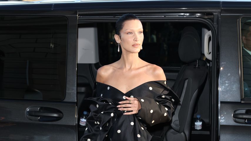 Bella Hadid bei der Pariser Fashion Week 2022