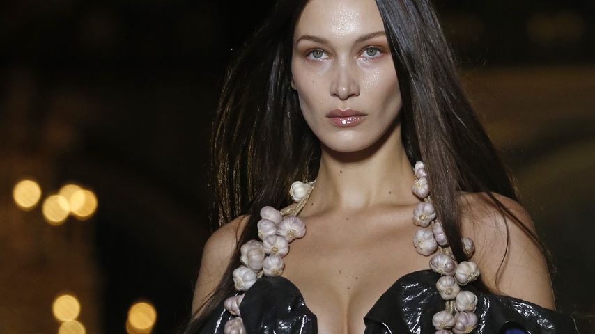 Bella Hadid läuft für Vivienne Westwood auf der Fashion-Week in Paris im Februar 2020