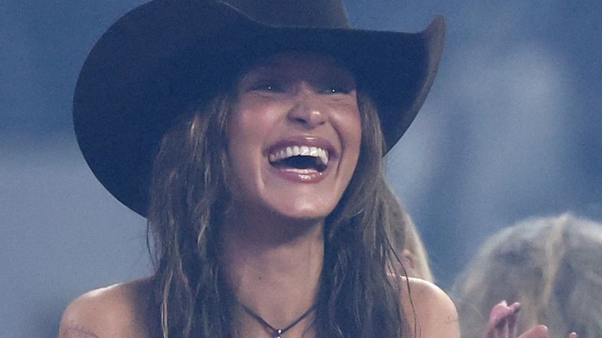 Bella Hadid, Model