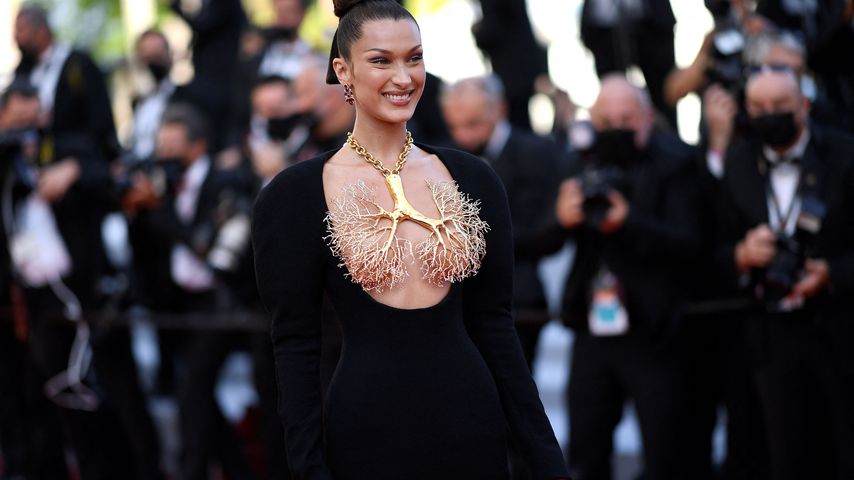 Lungenkette: Hatte Bella Hadid Angst vor Busenblitzern?