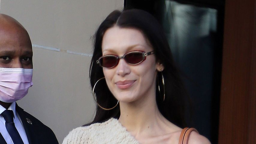 Model Bella Hadid in Paris im Februar 2022